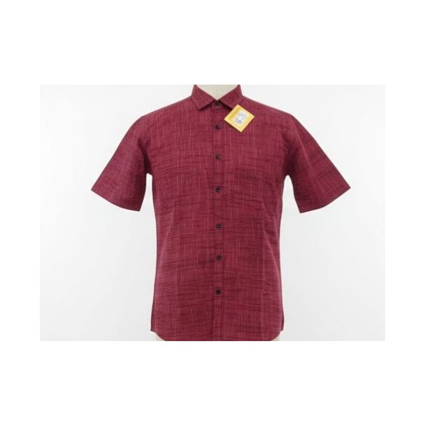 Deep maroon slub cotton short sleeve shirt with collar displayed on a mannequin.