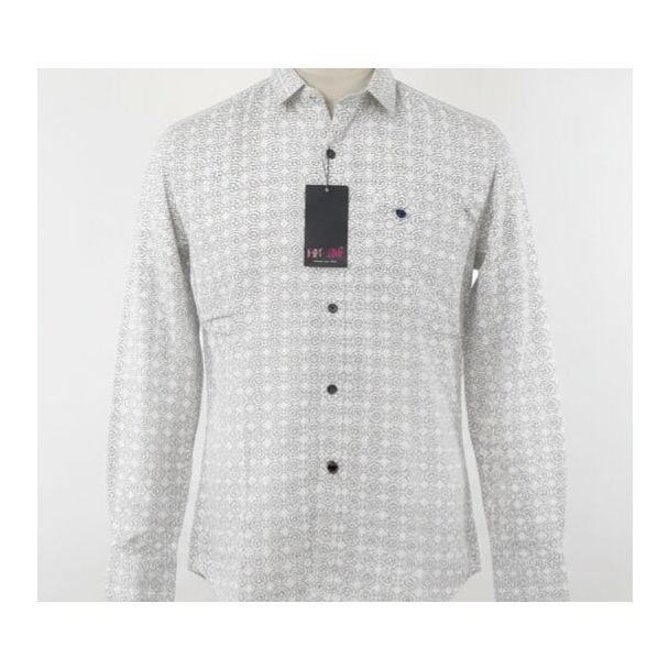 White shirt with geometric print and long sleeves